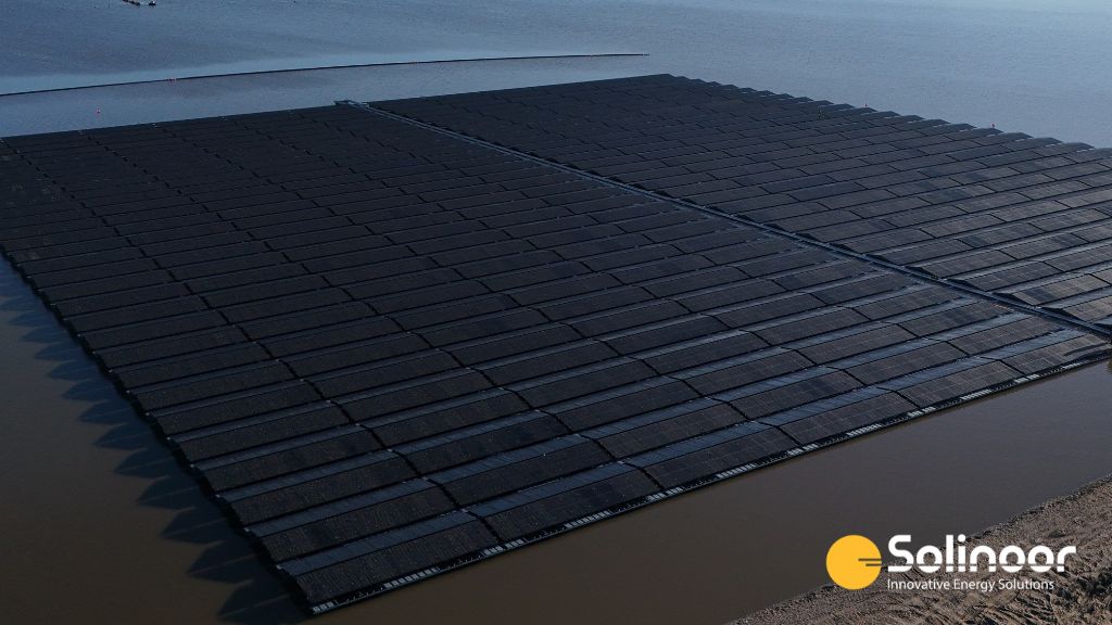 Natuur bij drijvende zonnepanelen